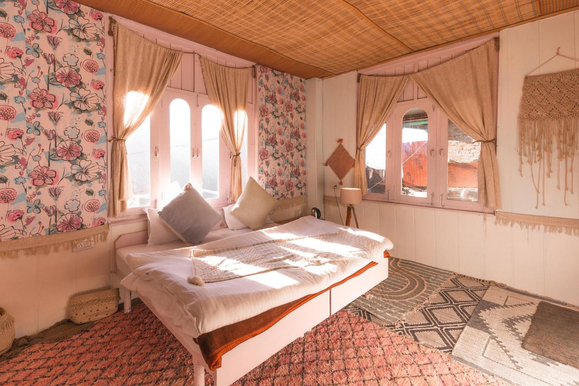 Firgun Chapter Shoja Hostel Kültér fotó